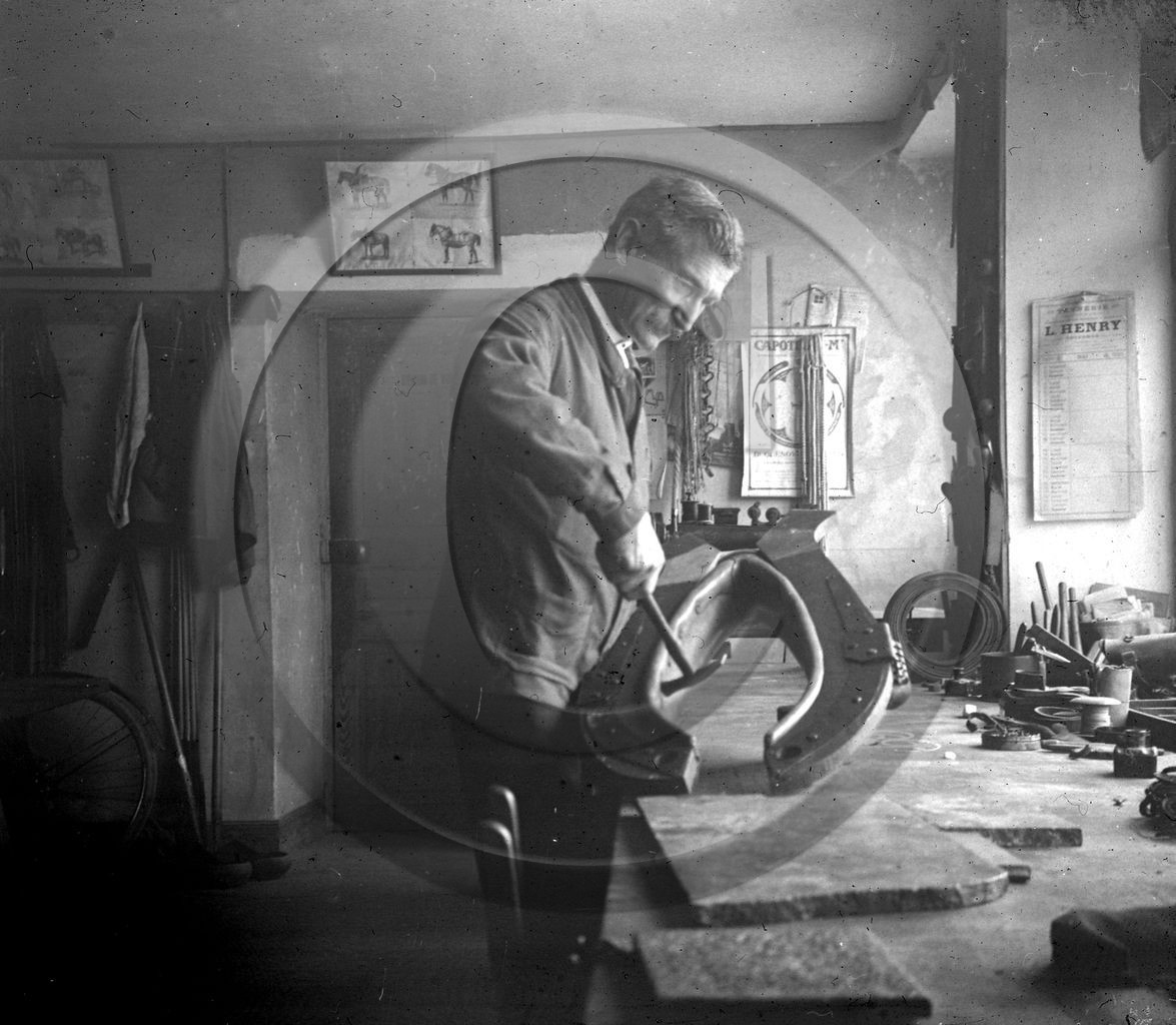 ME 30 bourrelier collier cheval.jpg