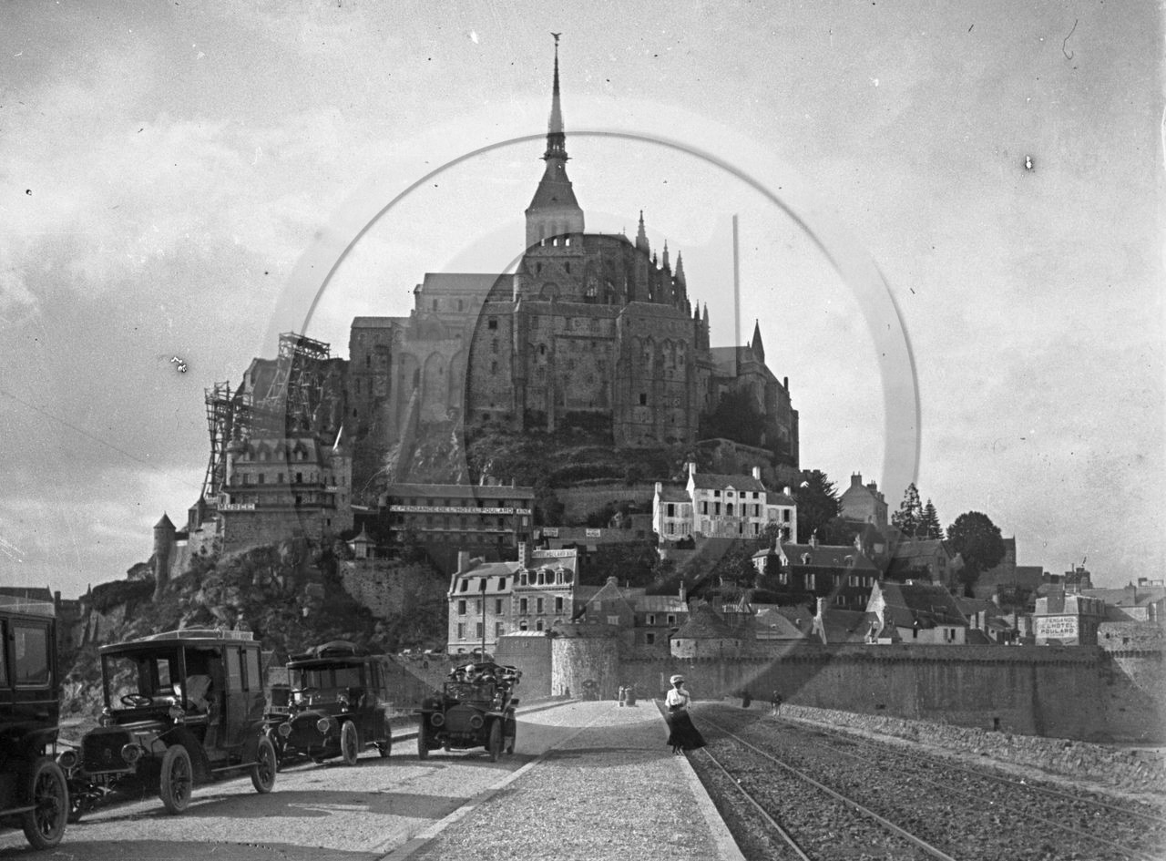 vi  232  Mont St Michel echafaudage - voie ferree .jpg