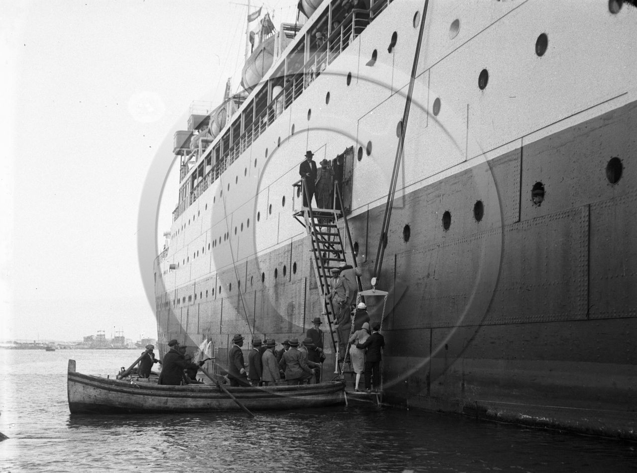 BA 104 paquebot Theophile Gauthier Marseille.jpg