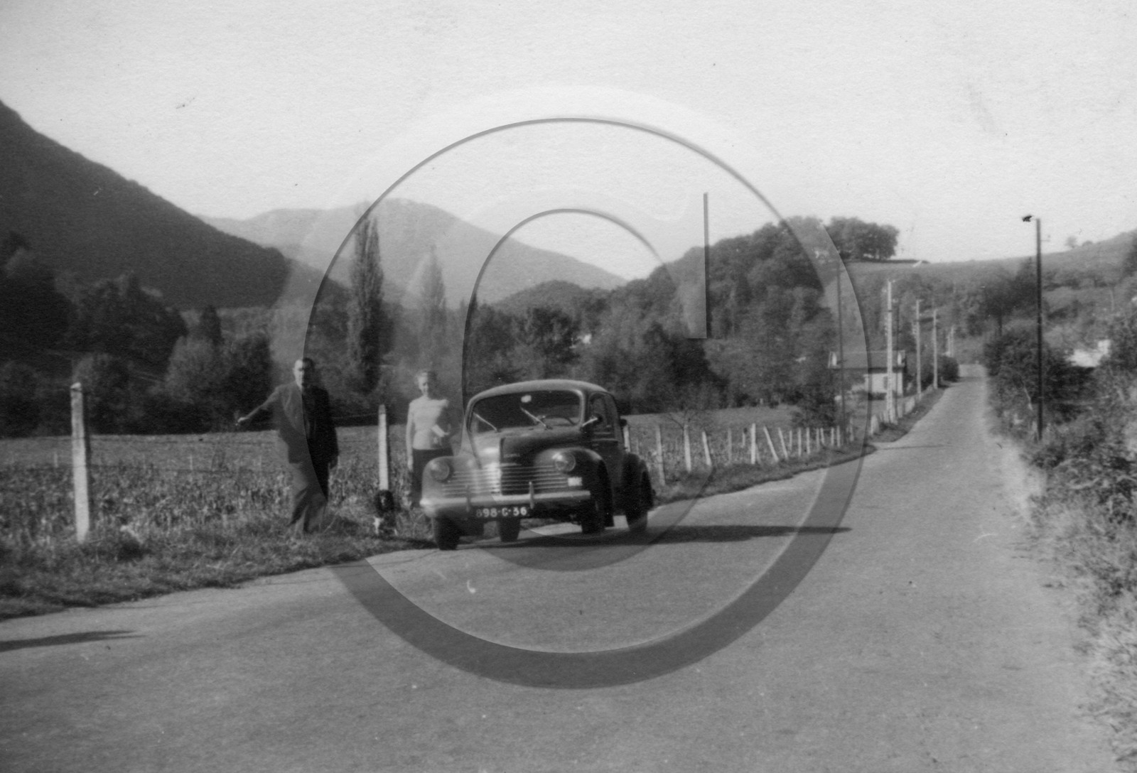 AU 4231 Renault  4 cv Ier serie .jpg