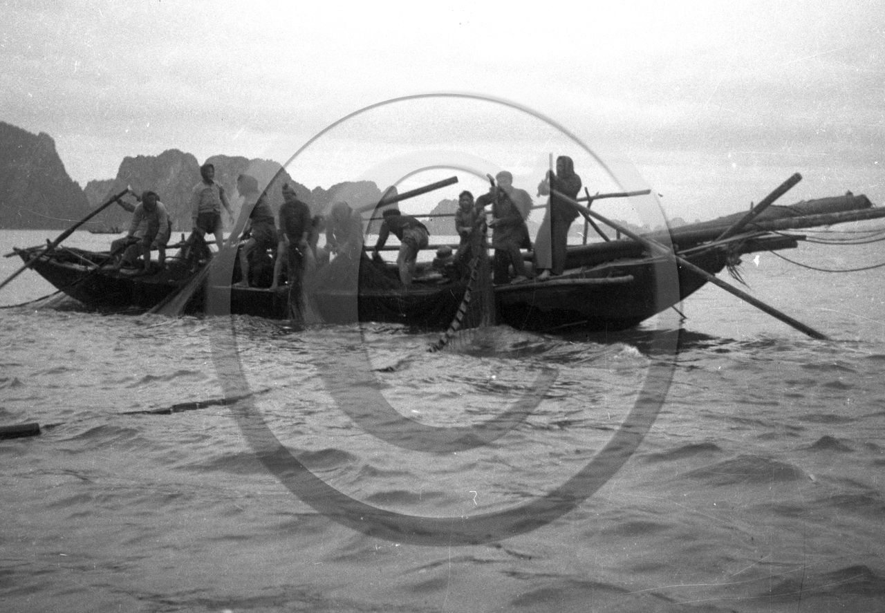 BA 224 baie d Along peche Viet Nam .jpg