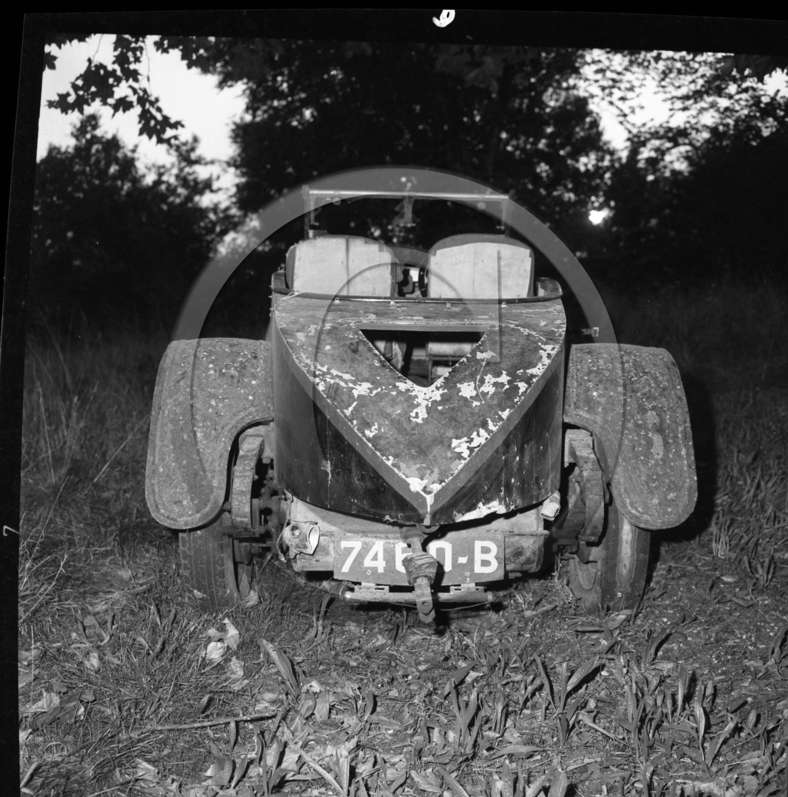 AU 673 Peugeot 1913 recarrossé 1920 .jpg