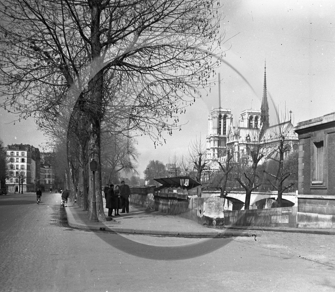vi  1650 Paris les quais les bouquinistes.jpg