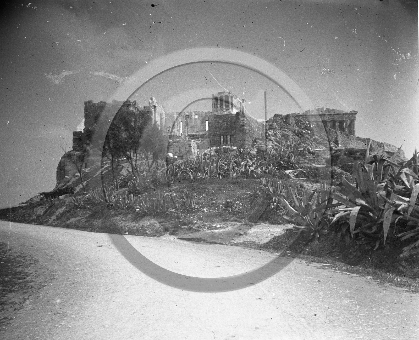 Athenes les propylees .jpg