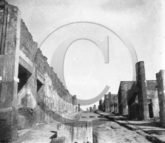 Pompei strada della Abbondanza  Italie     .jpg