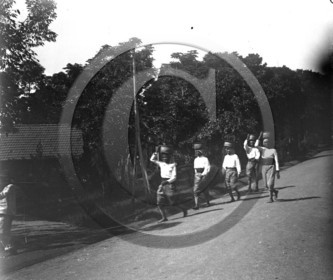 Madagascar porteurs .jpg