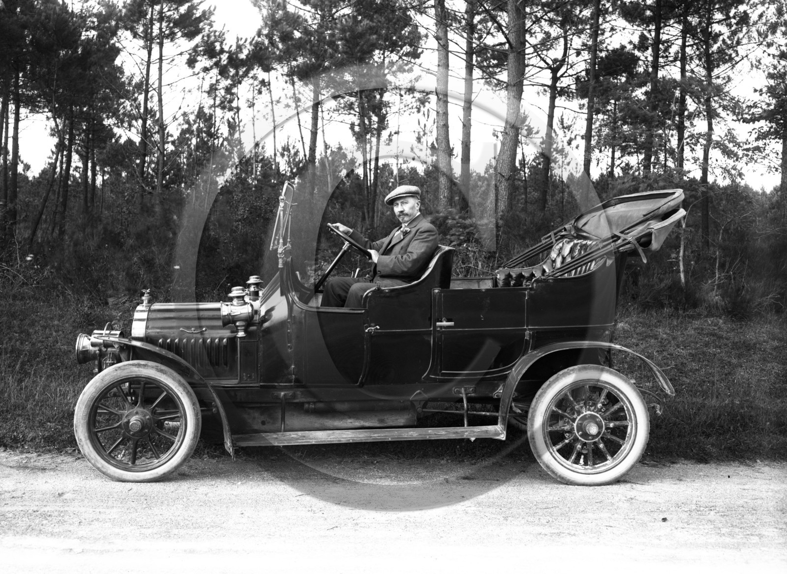 AU 2033 Chenard Walker .jpg