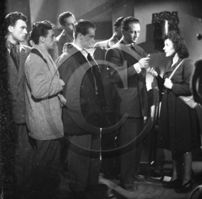 VE 7   film  9 garçons et un coeur  E. Piaf et les Compagnons de la chanson .jpg