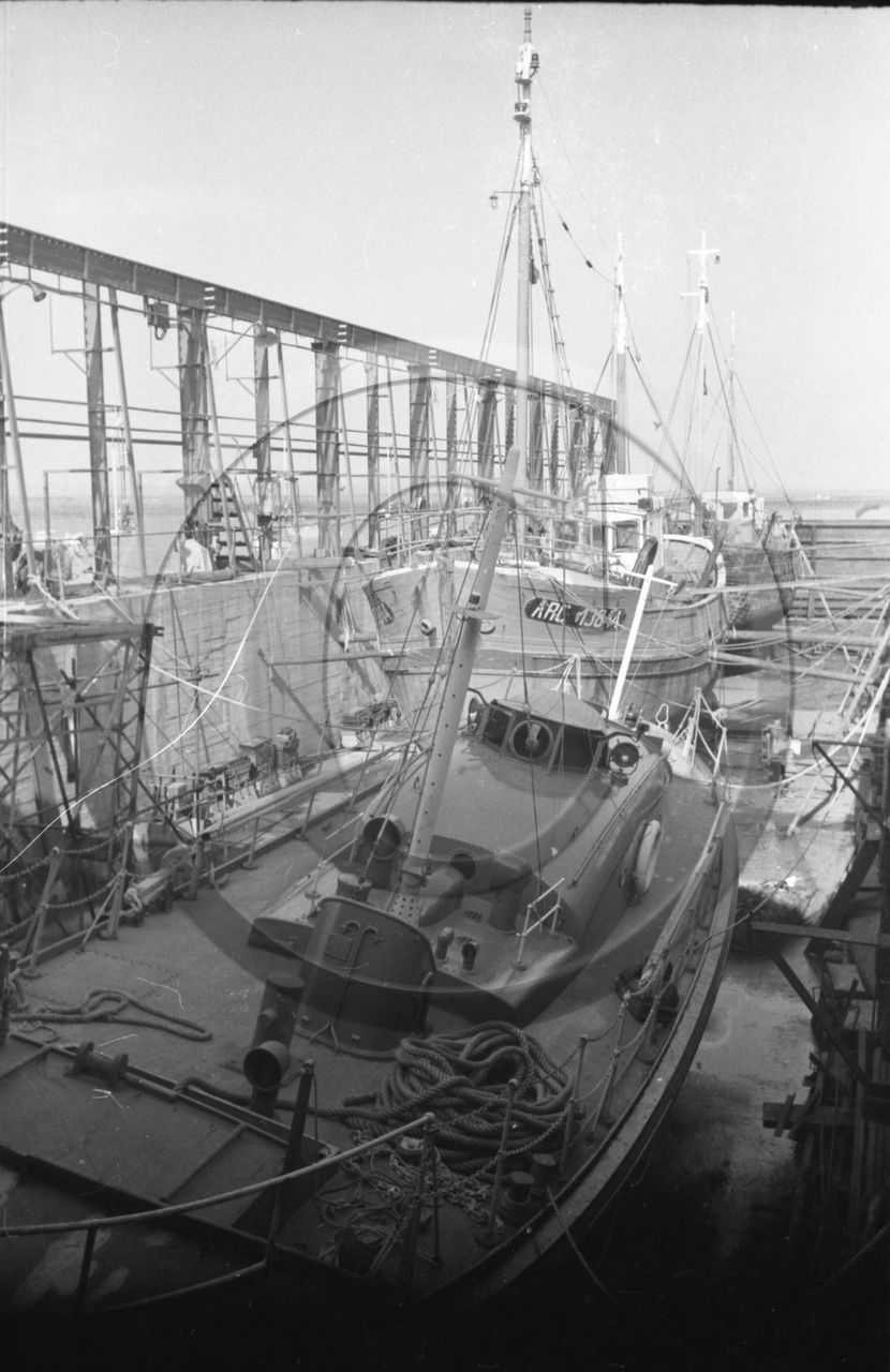 chantiers Auroux 27 septembre 1967 le Mont Saint Jean et canot de sauvetage  pochette  5303 - 4 -.jpg