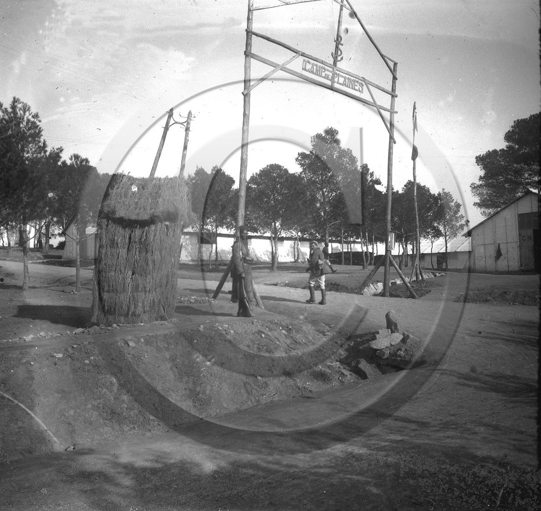 vi  1030 camp des plaines St raphael  dpt 83.jpg