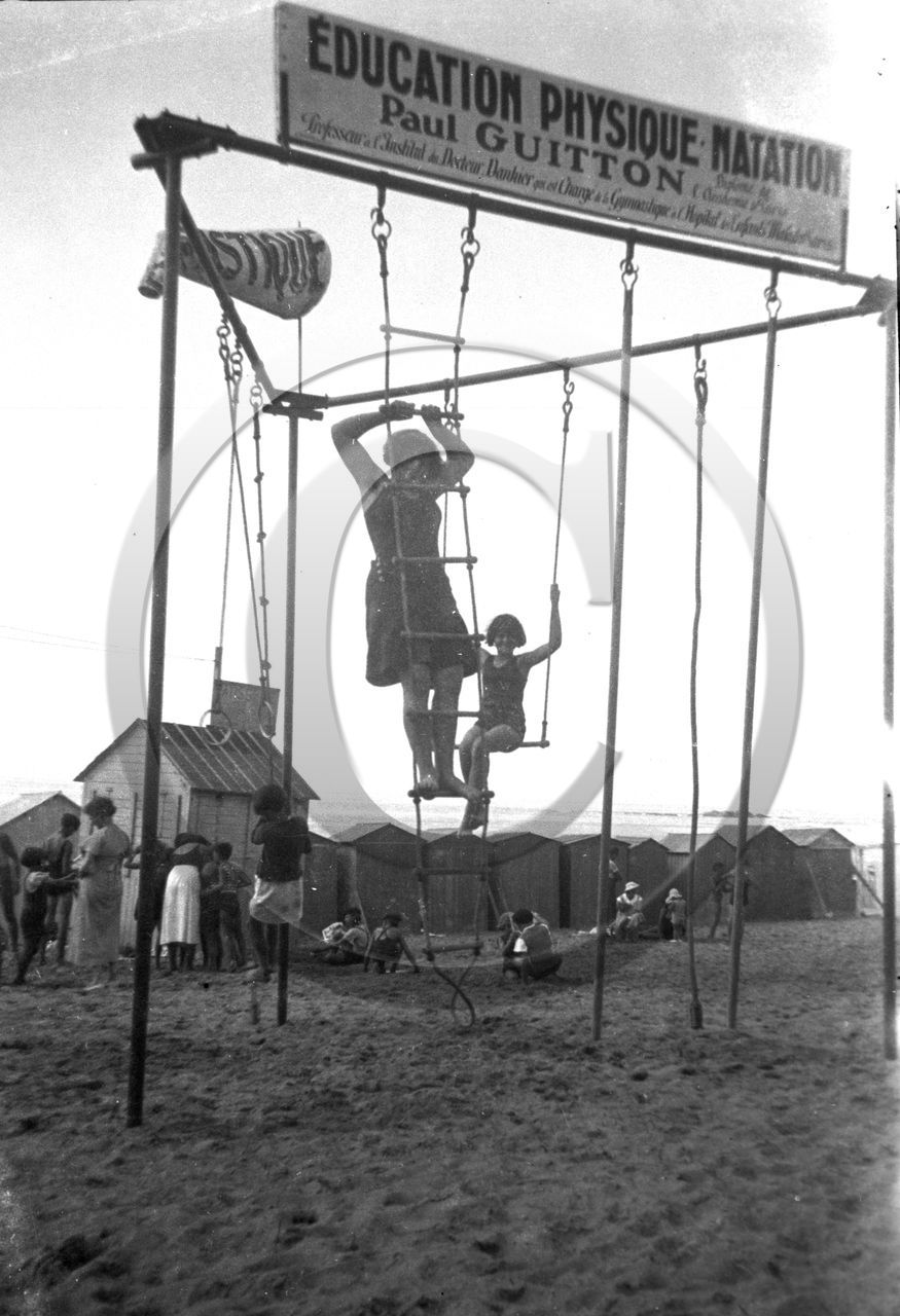 vi   portique  St Gilles Croix de Vie  dpt 85.jpg