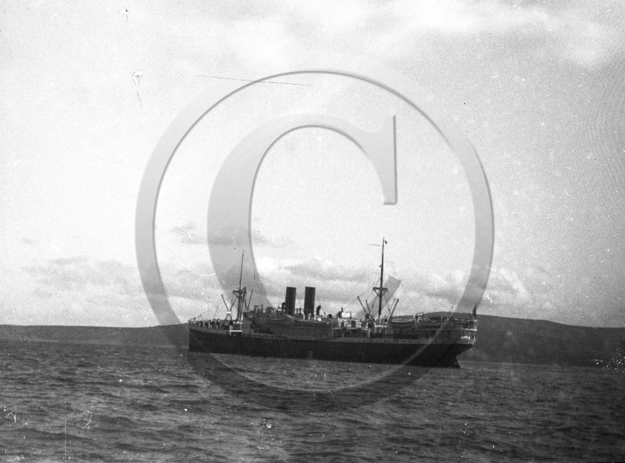 BA 1025 paquebot deux cheminees .jpg