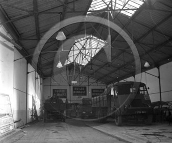 AUU 27 garage camion renault au gazogène de Romilly sur Seine Aube.jpg