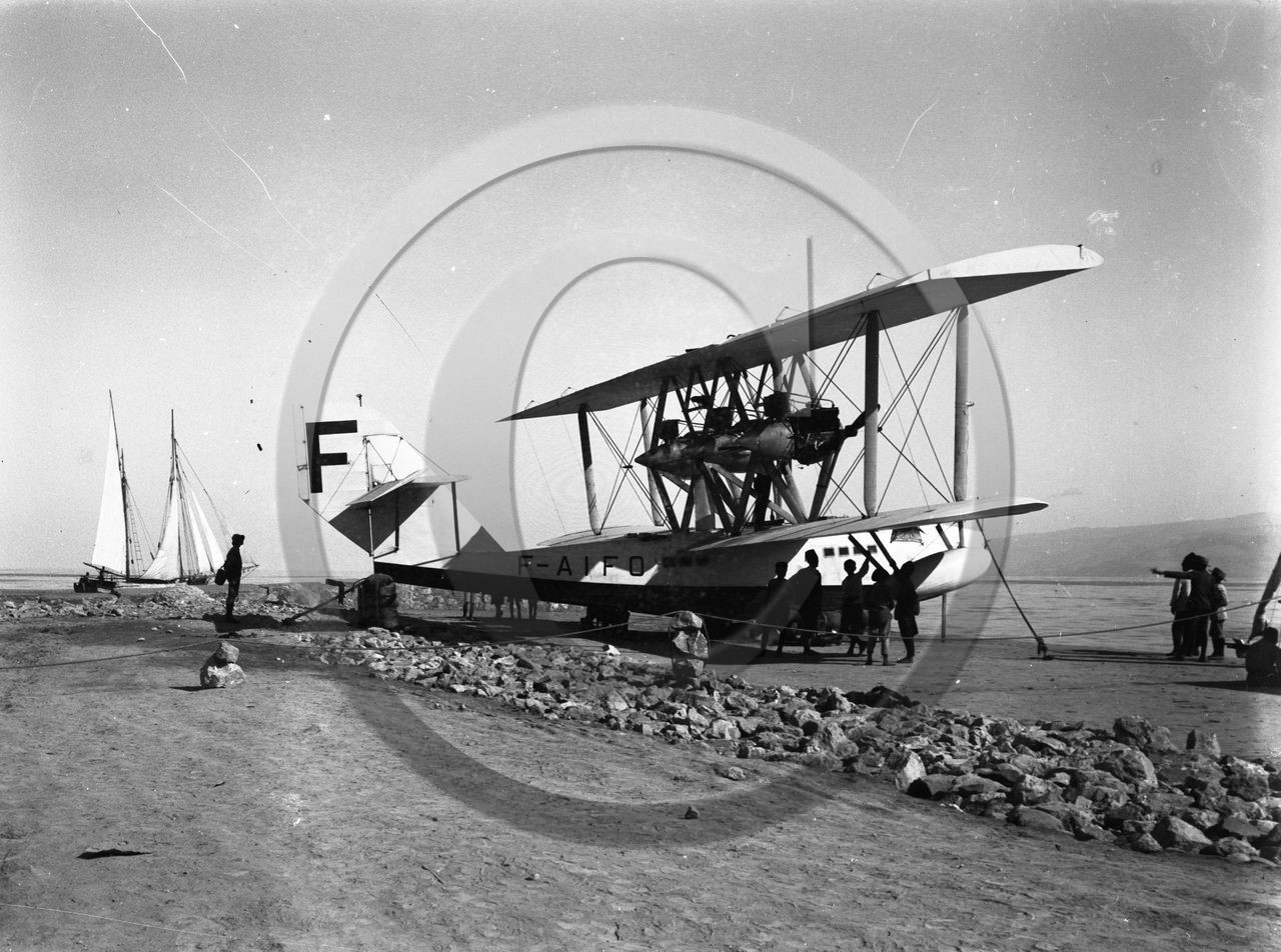avi 193 hydravion .jpg