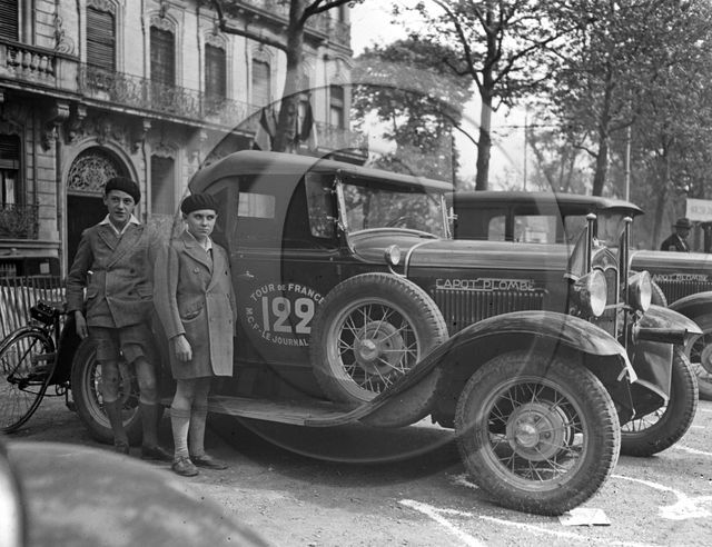 AU 4323 Ford A 1931 roadster  tour de France le journal .jpg