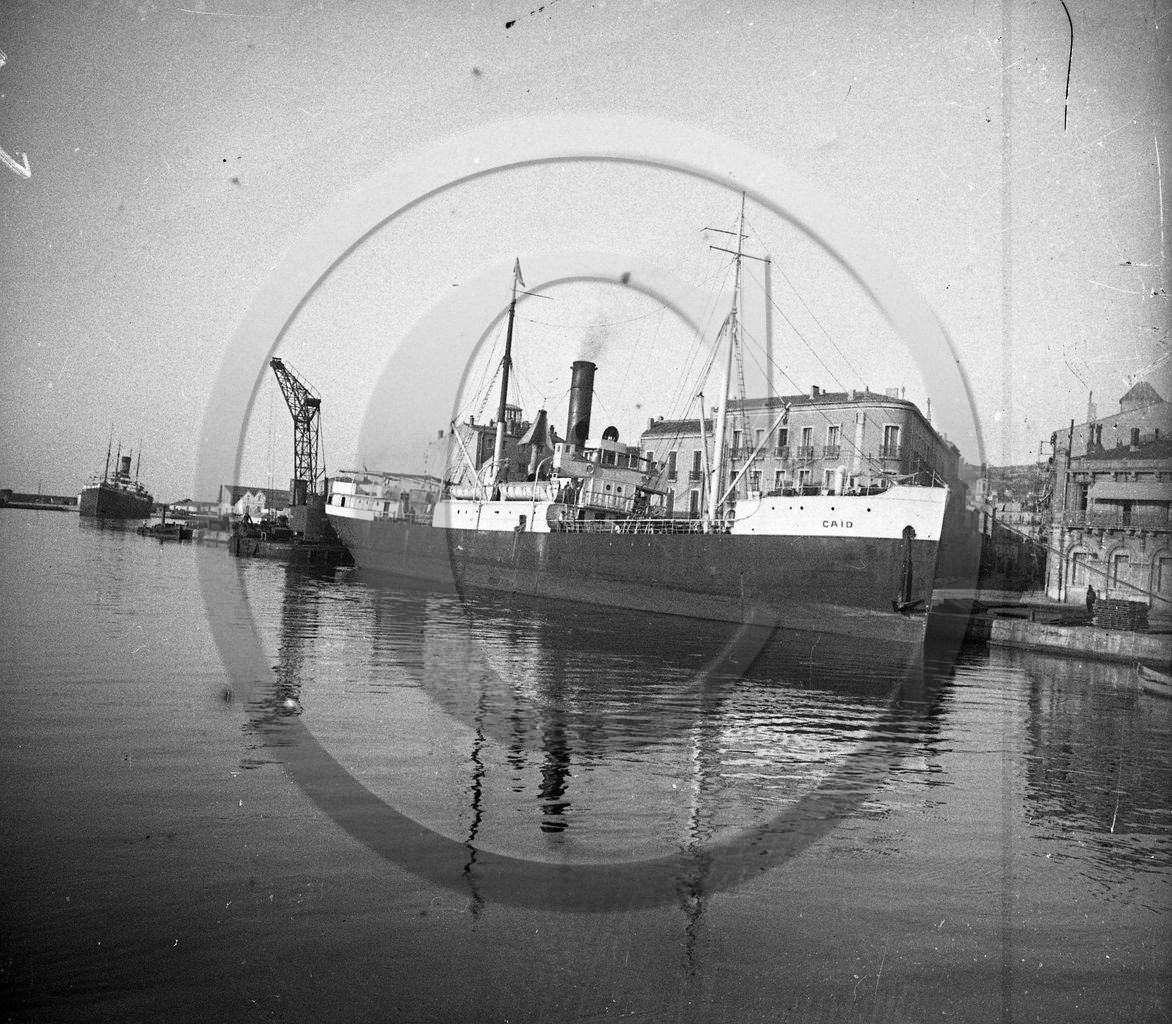 BA 26 cargo a quai Caid .jpg