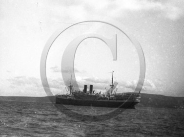 BA 1025 paquebot deux cheminees .jpg