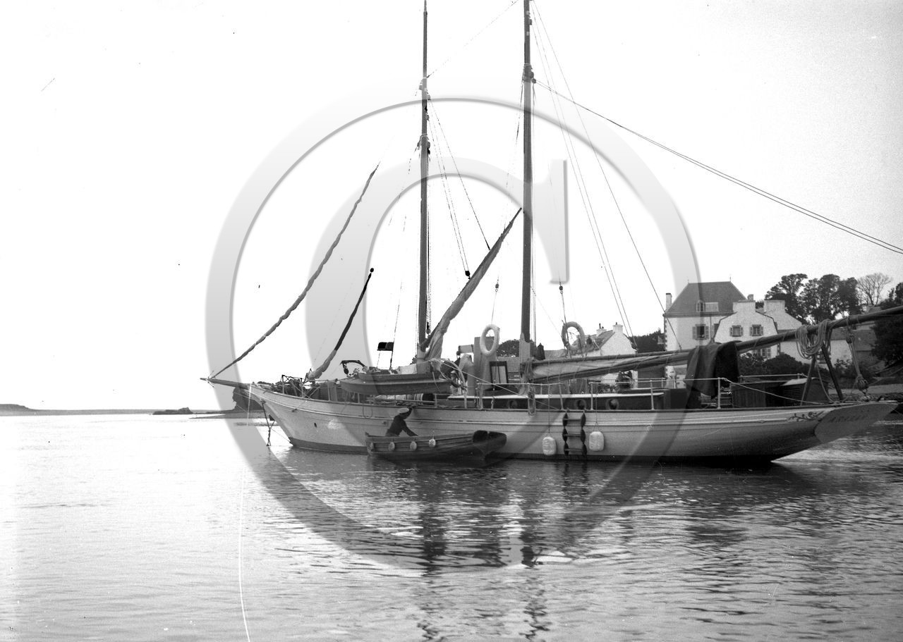 BA 284 magnifique goelette de plaisance  Le Pouldu  dpt 29 .jpg