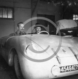 AU 4256 Renault Vernet Pairard  au volant peu etre Just Emile Vernet  .jpg