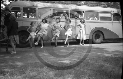 auu 411 autocar .jpg