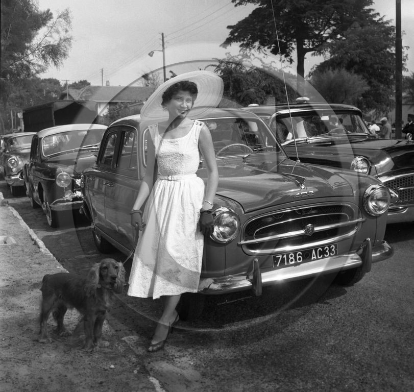 AUCE 416 Peugeot 403 berline .jpg