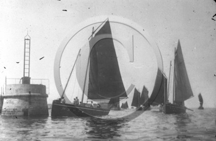 BA 407 Douarnenez dpt 29.jpg