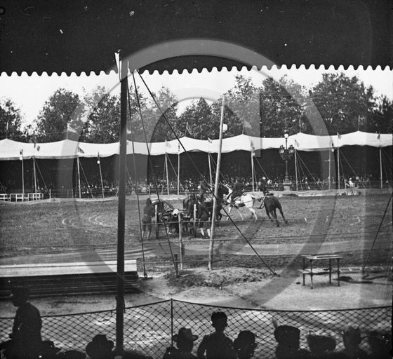 FO-CIRQUE  14  troupe Buffalo Bill a Bordeaux  piece d artillerie .jpg