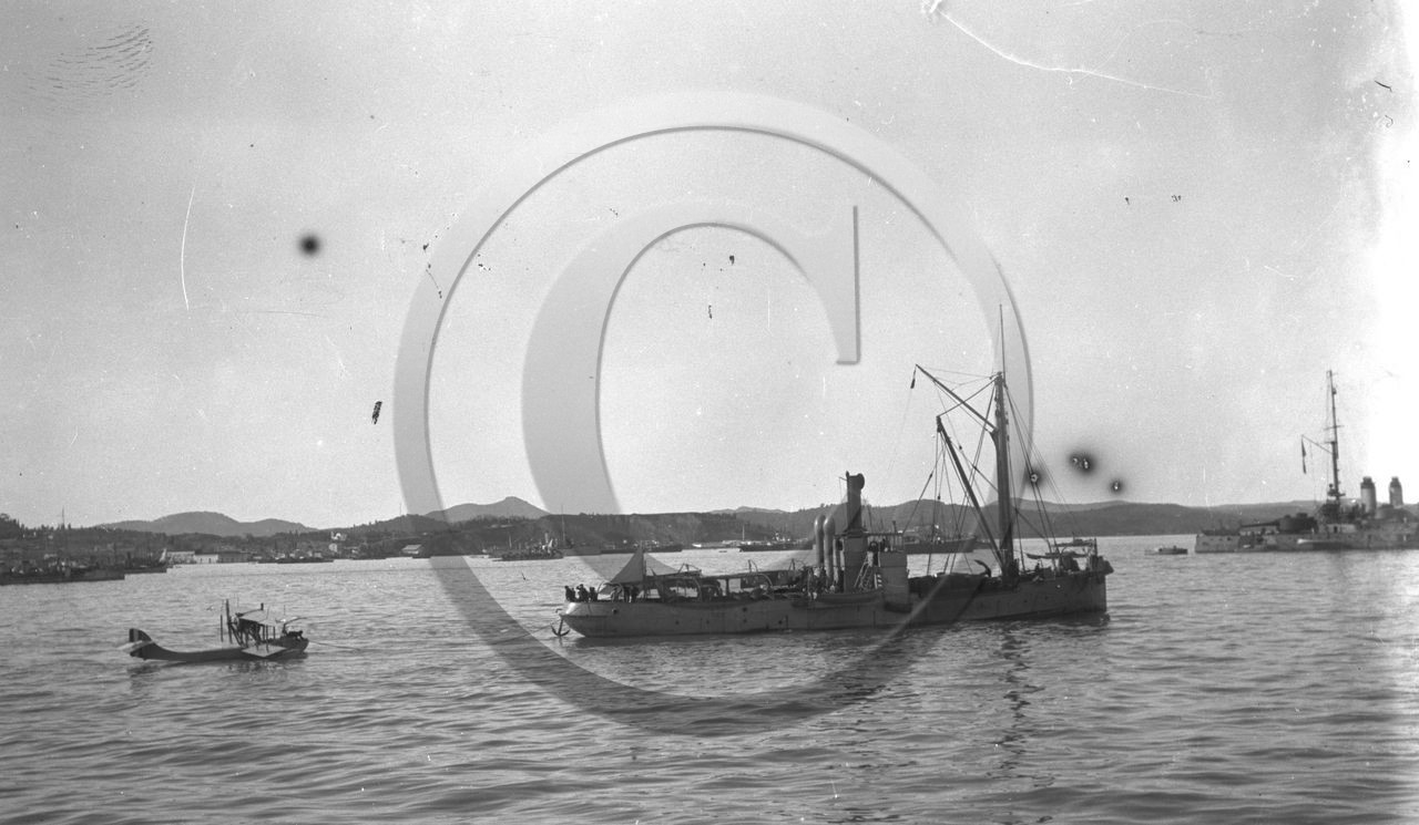 vi  1782  Toulon en 1899  hydravion bateau de guerre  dpt 83.jpg