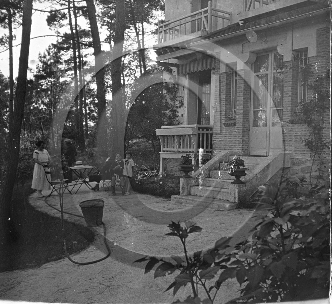 arc 4633 villa des Lavergne .jpg