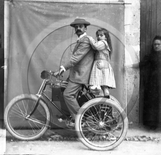 MOV 39  tricycle peu etre DeDion .jpg