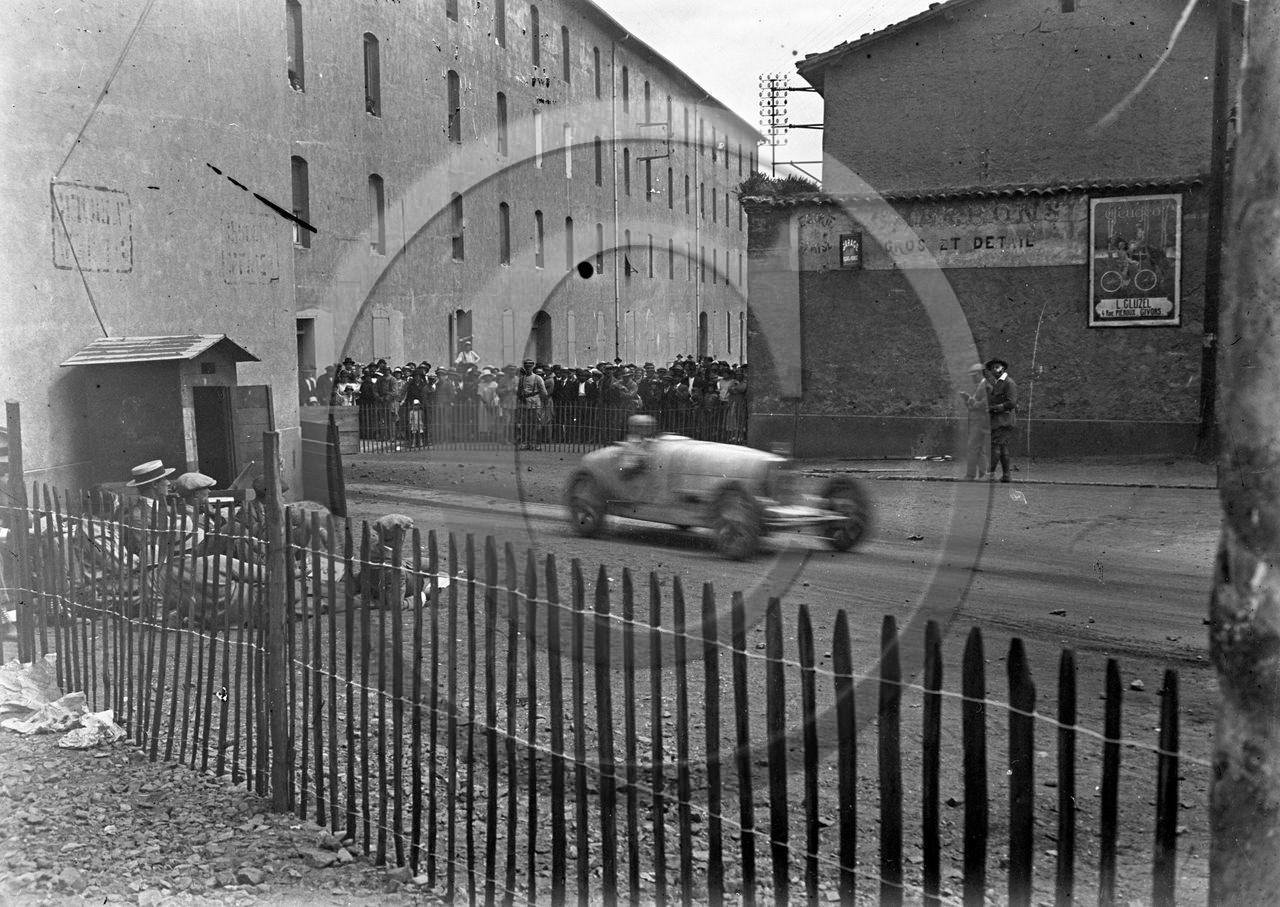 AUC 191 Bugatti course auto Givors  .jpg