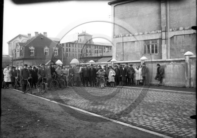 Treves magasin central des cooperatives generales armee du Rhin arrivee du  personnel  velos   Allemagne .jpg