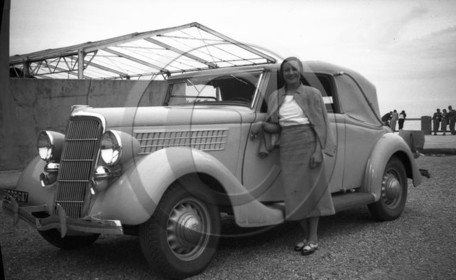 AU 4612 Ford V8 48 cabriolet Janer .jpg