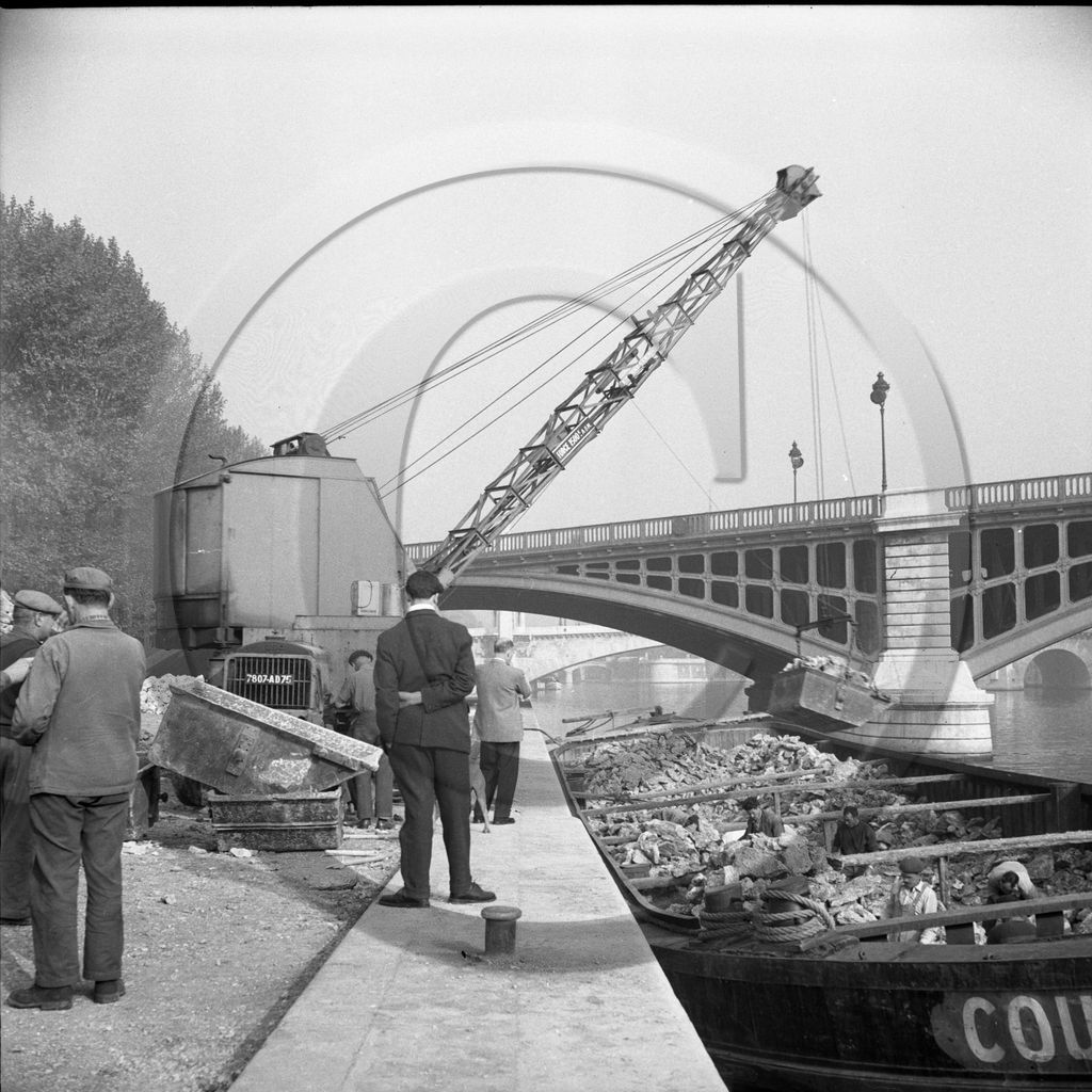 BA 1523 chargement du bateau Courageux  .jpg