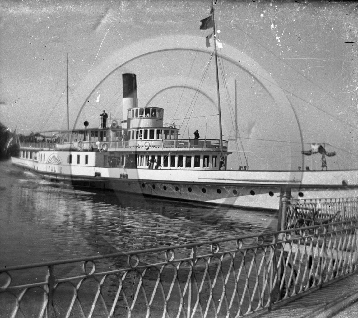 BA 1353 sur le Léman vapeur Italie.jpg