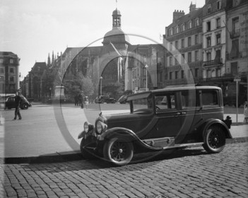 AU 3893 Chrysler 6  limousine 1928 .jpg