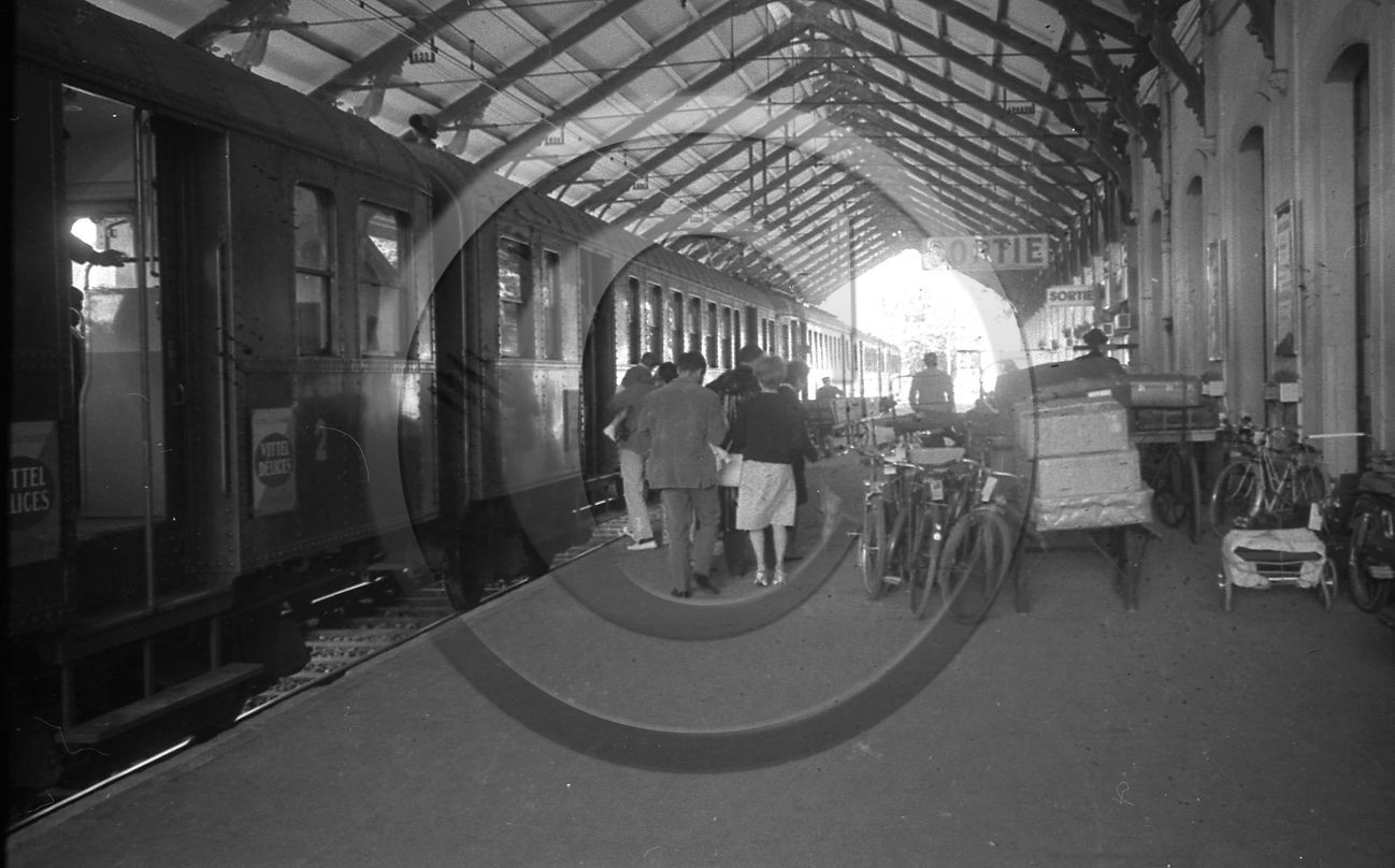 ARC 3687 dernier train 30 mars 1966 la gare.jpg
